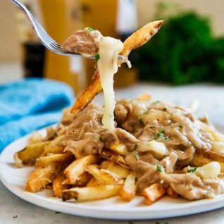 El último poutine de pollo