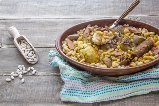 Cocer a fuego lento Cordero, salchicha y frijoles blancos Cassoulet