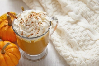 Calabaza especiada Latte con mezcla casera de la especia de la empanada