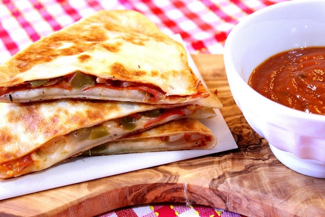Pizzadillas de pepperoni favoritas para niños