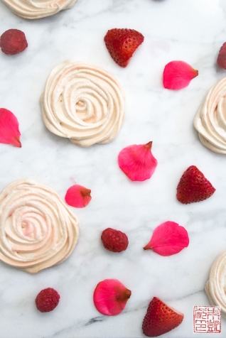 Merengues De Rosa Para Un Postre De Primavera Simpl