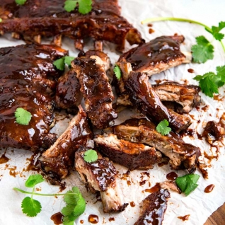 Olla de cocción lenta, agridulce, costillas pegajosas
