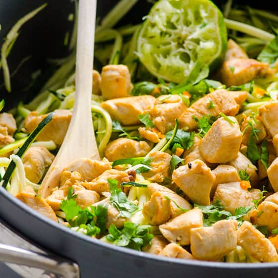 Fideos de Calabacín con Pollo, Cilantro y Lima - iFOODreal