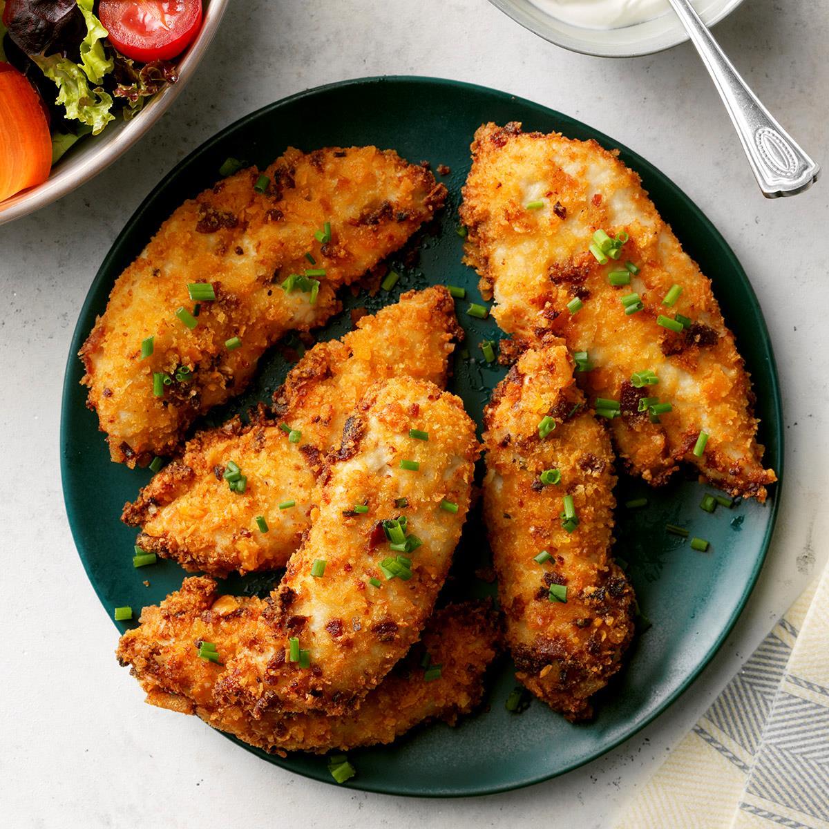 Offres de friteuse de poulet J'ai pris tous les composants d'une pomme de terre au four chargée: cheddar, pomme de terre, bacon,…