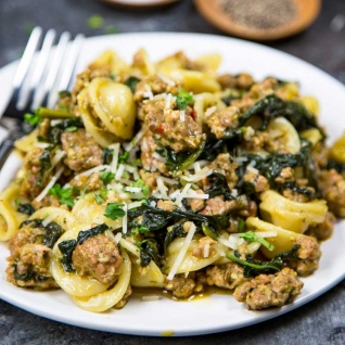 Orecchiette Con Salchicha Y Espinacas