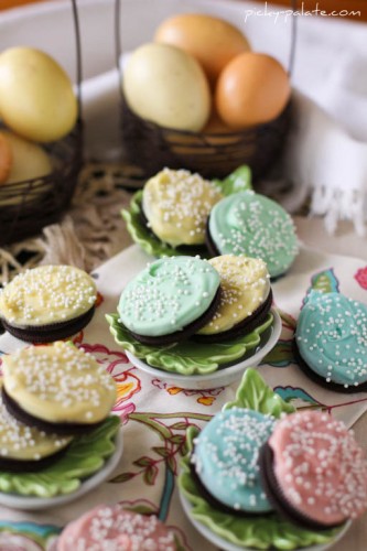 Oreos de Pâques baignés de fondant blanc