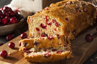 Pan de arándanos frescos y cáscara de naranja