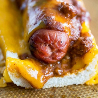 Chili queso perro relleno pan