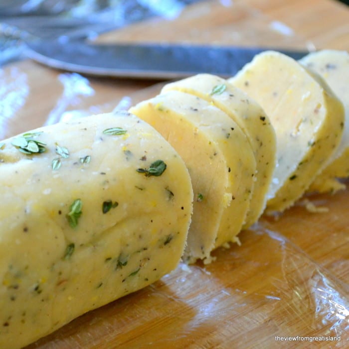 Pain sucré au citron et au thym d'Asiago