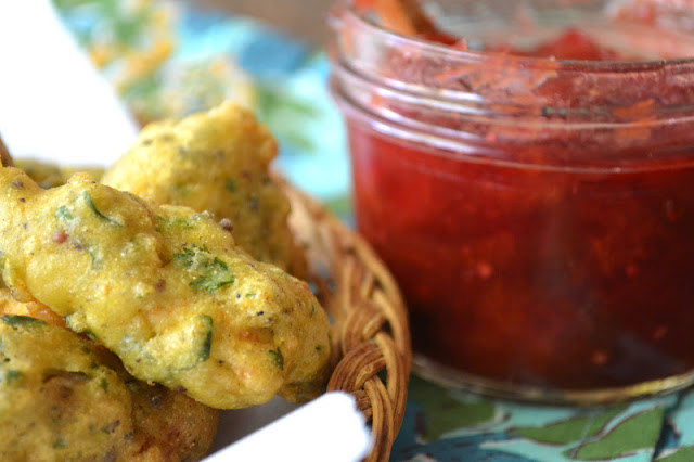 Pakora de poulet au chutney de prunes