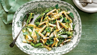 Pâtes de pois de printemps à la ricotta et aux herbes