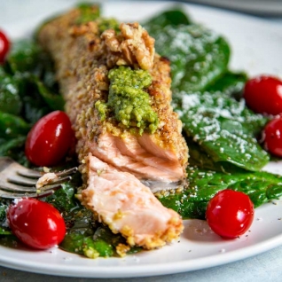 Salmón Pesto De Nuez Y Corteza
