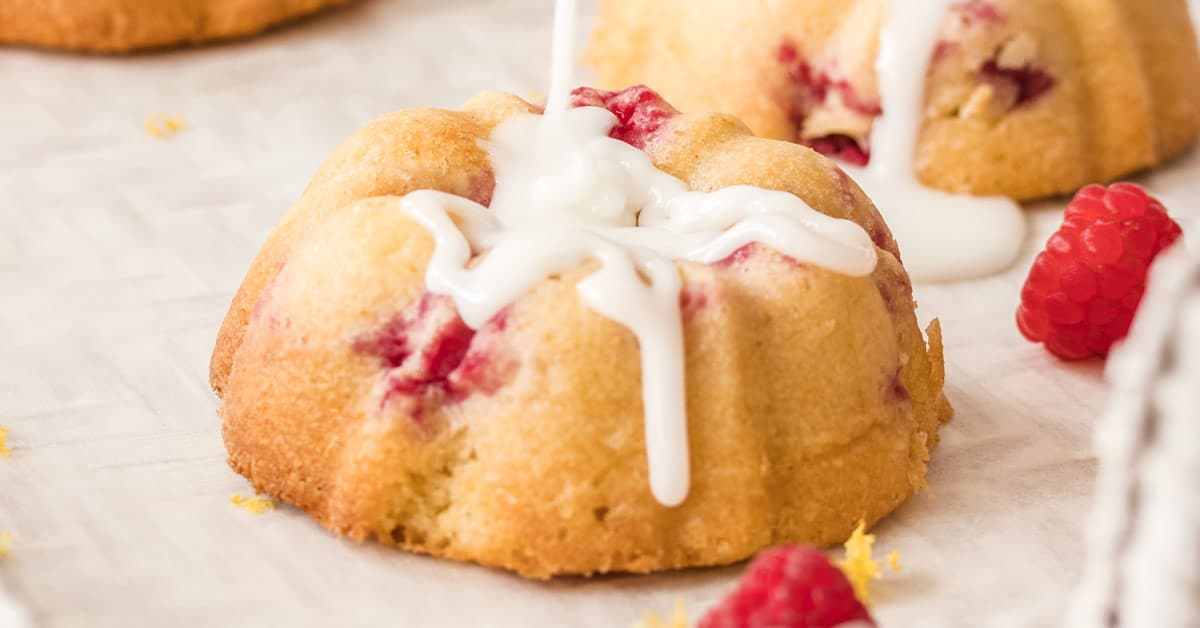 Tartas Mini Bundt de Limón y Frambuesa