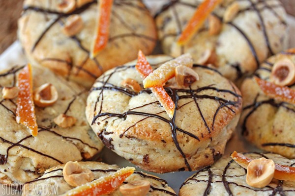 Bollos de chocolate con avellanas y naranja