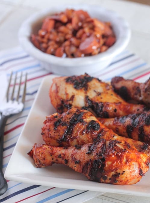 Palitos de pollo a la parrilla con taco de ajo y limón