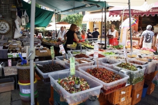Sumérgete en la cultura local en 5 de los mejores mercados de Granada