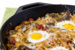 Sartén De Salsa Y Huevos Del Suroest