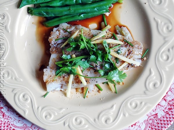 Pescado pergamino de estilo chino en AmandasCookin.com @amandaformaro
