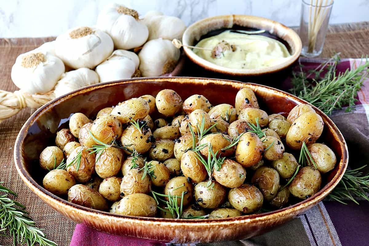 Roasted Baby Potatoes with Garlic & Herbs
