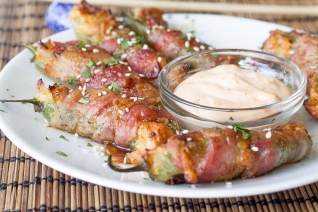 Rollo De Huevo Envuelto En Tocino Jalapeño Poppers
