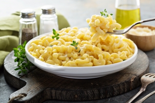 Maceta instantánea y queso: la comida más fácil y confortabl