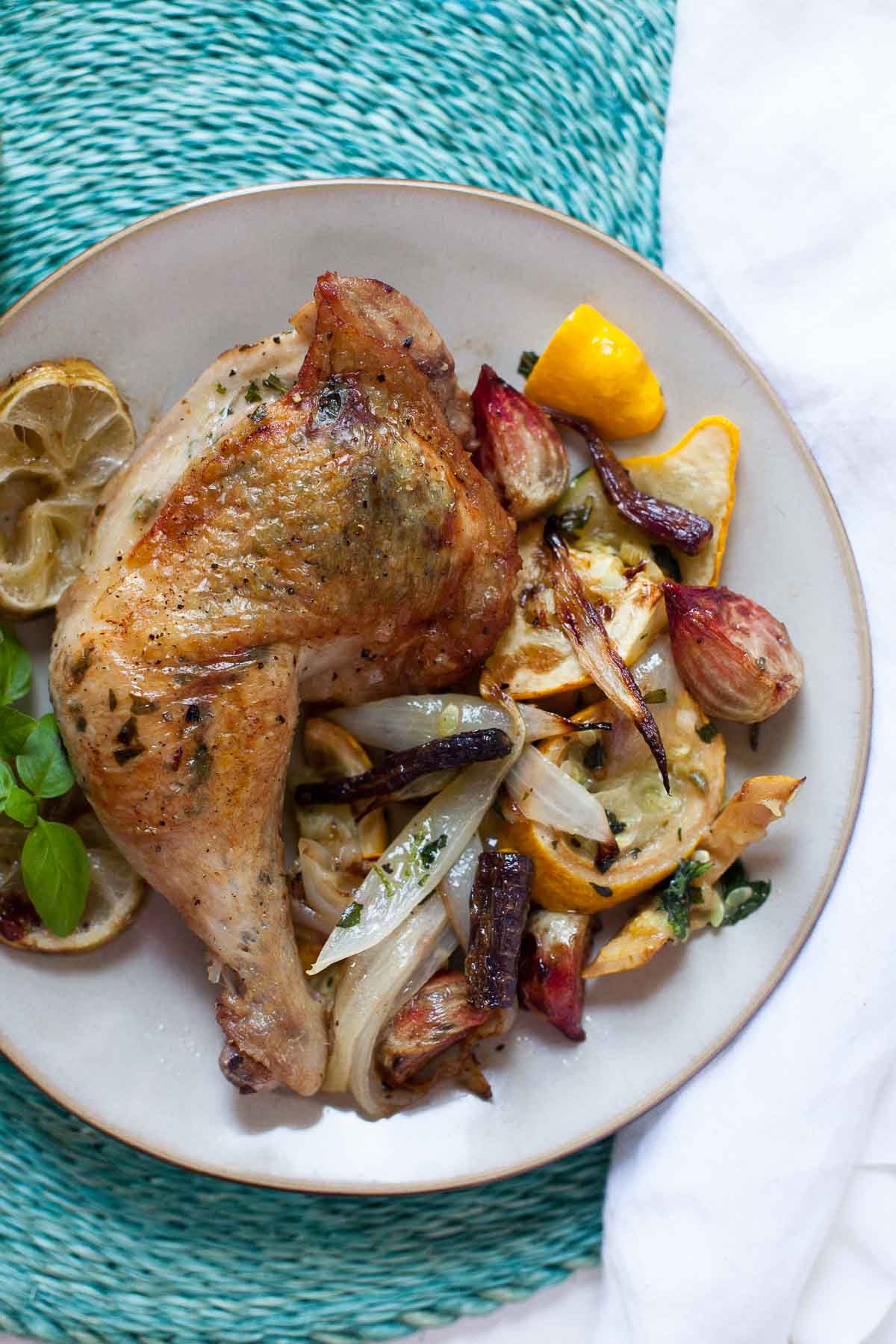 Pollo A La Albahaca Con Verduras Asadas