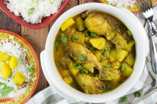 Pollo al curry jamaicano