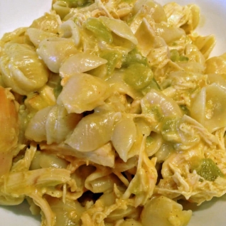 Pollo Chili Verde Con Conchas De Pasta
