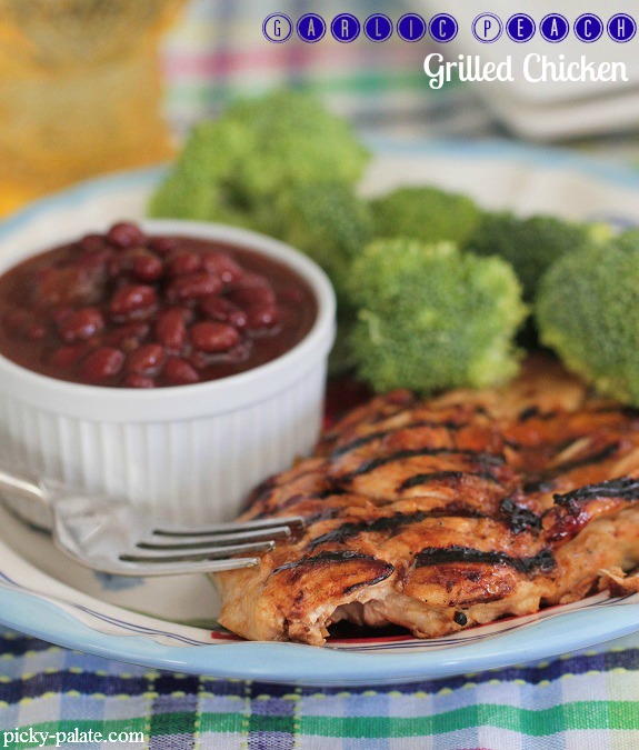 Poulet grillé à la pêche et à l'ail recette