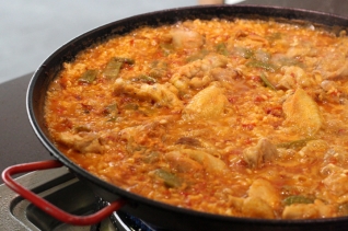 Tomando una clase de cocina en Sevilla