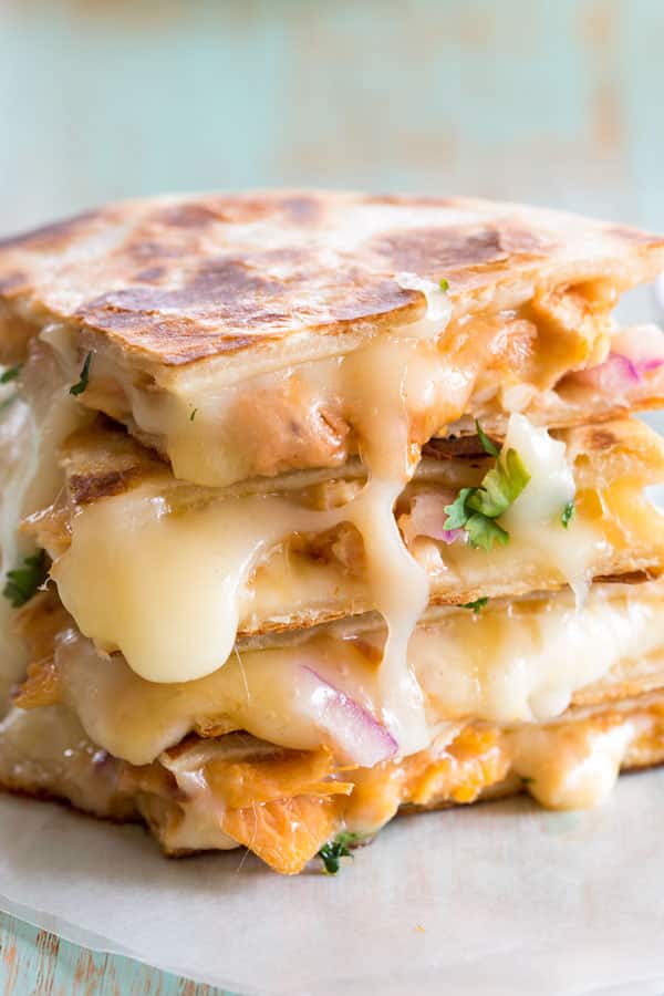&iexcl;Quesadilla de pollo a la barbacoa como mi pizza de pollo a la barbacoa favorita con mucho queso!