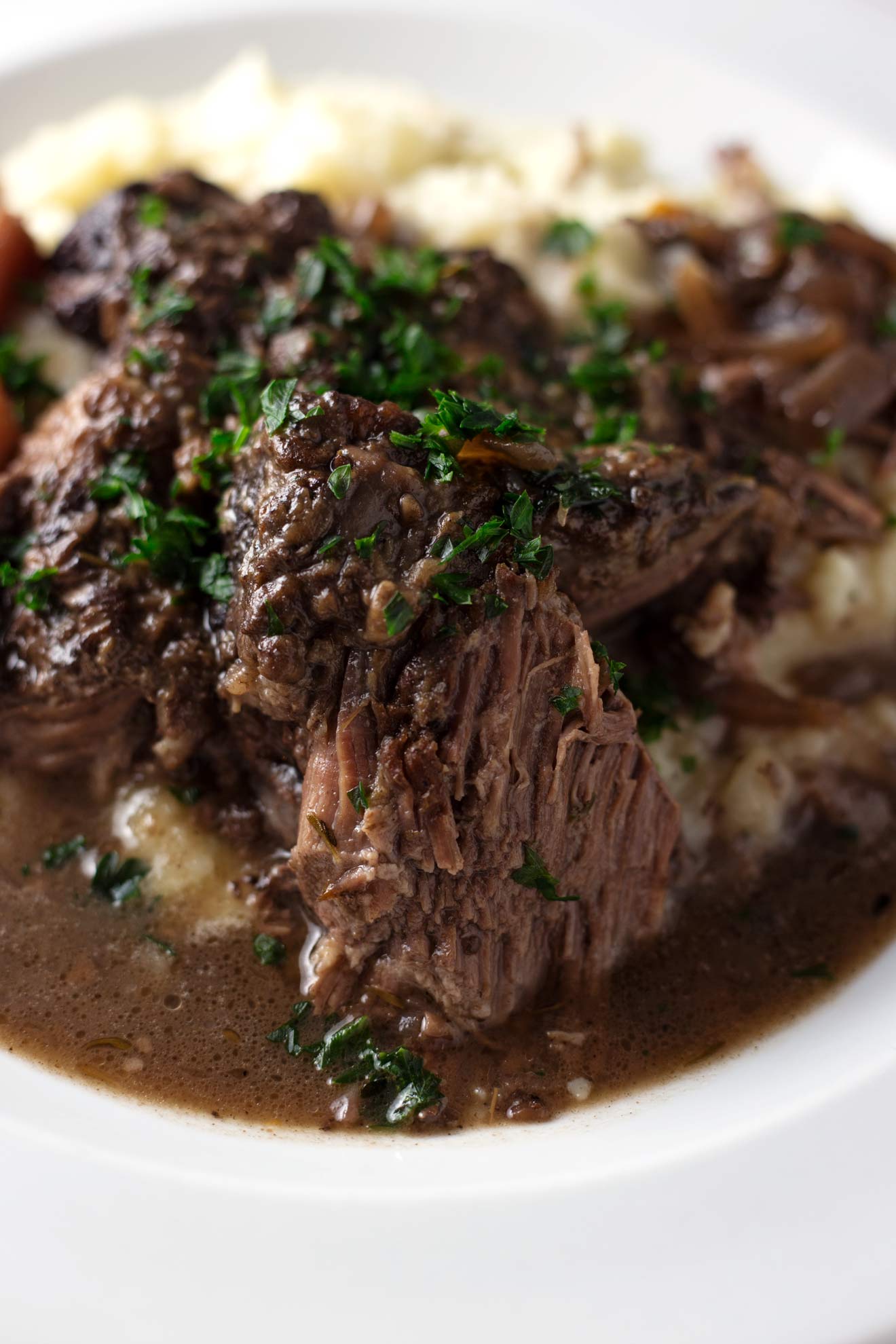 Carne Estofada De Vino Tinto Con Zanahorias, Cebolla Y Ajo