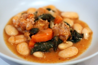 Guiso De Chorizo ​​Y Frijol Blanco Con Espinacas