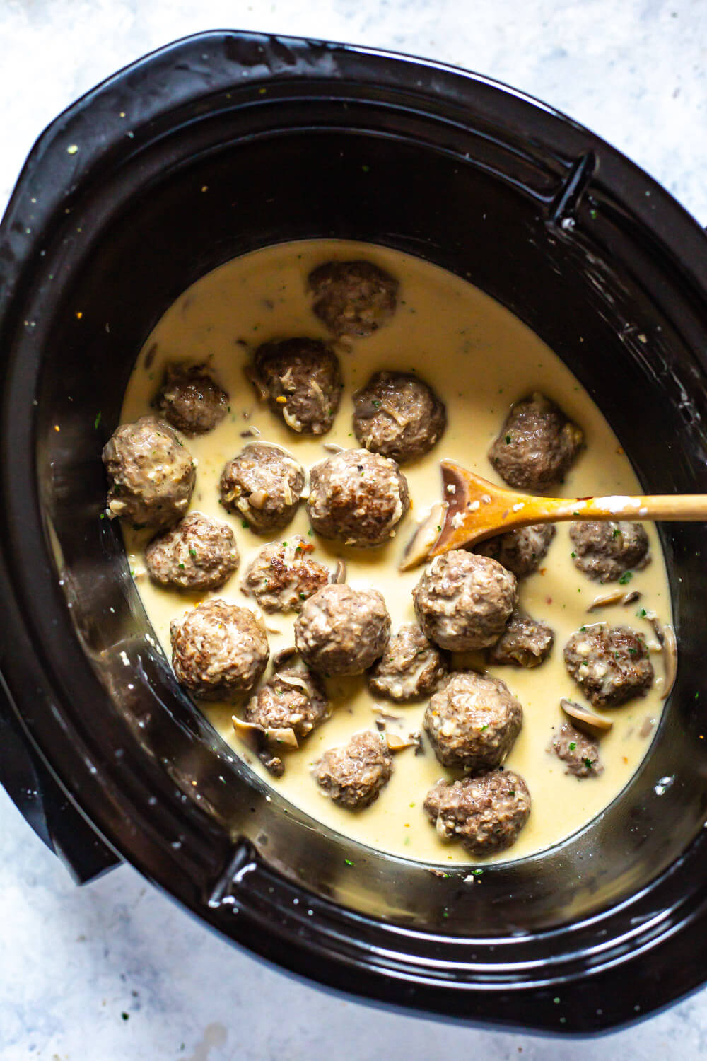 Albóndigas suecas crockpot más ligeras (¡desde cero!)