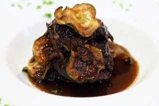 Receta: Mejilla De Cerdo Ibérica Estofada Con Vino De Oporto Y Miel