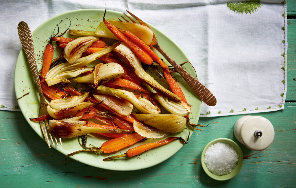 Recette de carottes et de carottes rôties au sumac Les carottes rôties accompagnent bien le fenouil, qui est sucré pendant la cuisson.