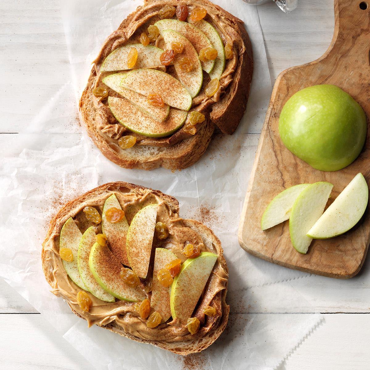 Receta de sándwich de mantequilla de maní, manzana y pasas