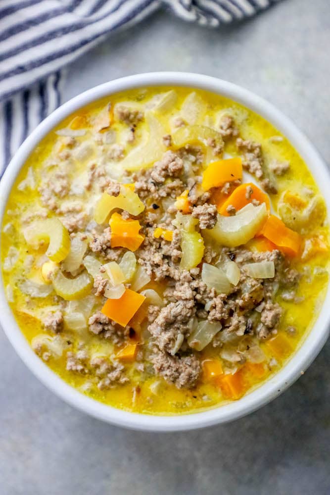 F&aacute;cil receta de sopa de hamburguesa con queso