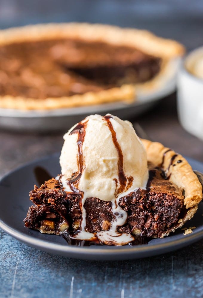 Brownie Pie cubierto con helado