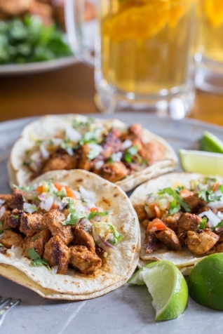 Receta fácil de 10 ingredientes de tacos al pasto