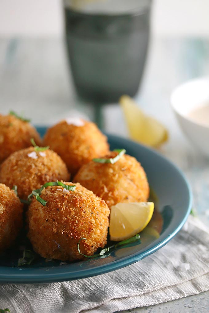 Croquetas de cangrejo caj&uacute;n Los cocineros con c&oacute;cteles tambi&eacute;n alimentan tu alma