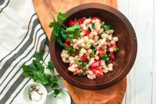 Ensalada de frijoles blancos preparada por 10 minutos