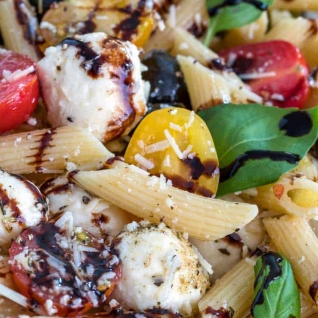 Ensalada de pasta Caprese