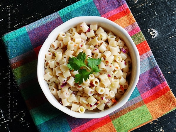 ¡Tan rápido y simple! Use su aderezo favorito en esta ensalada de pasta de 3 ingredientes.