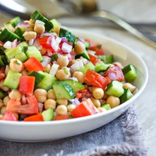 Ensalada Shirazi Con Garbanzos