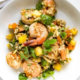 Ensalada De Cebada De Camarones Y Piña