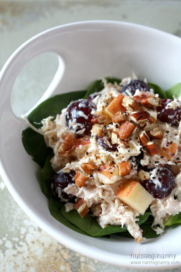 Ensalada griega de pollo con yogurt de Nutmeg Nanny