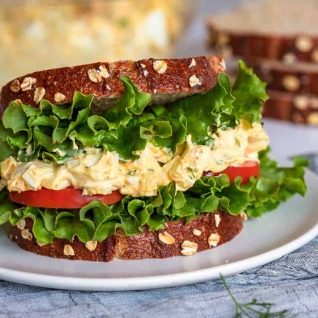Sandwich De Ensalada De Huevo