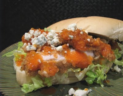 Sandwich au poulet Buffalo et croustillant de gorgonzola