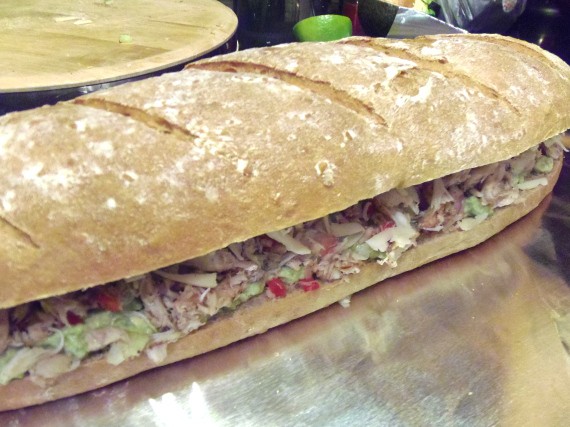 Receta de s&aacute;ndwich relleno de cangrejo y aguacate